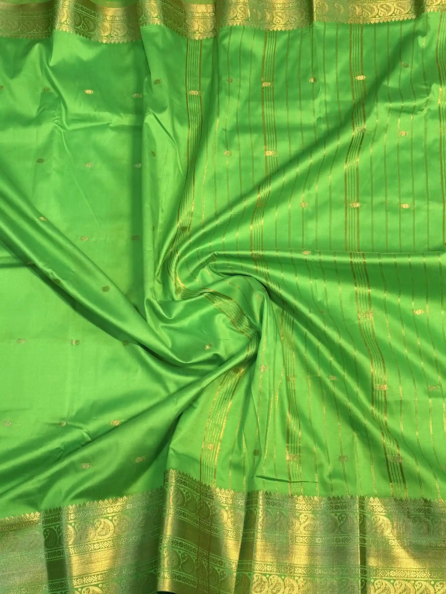 Banarasi Soft Silk Saree – Elegant Green with Golden Zari Weaving, view 2