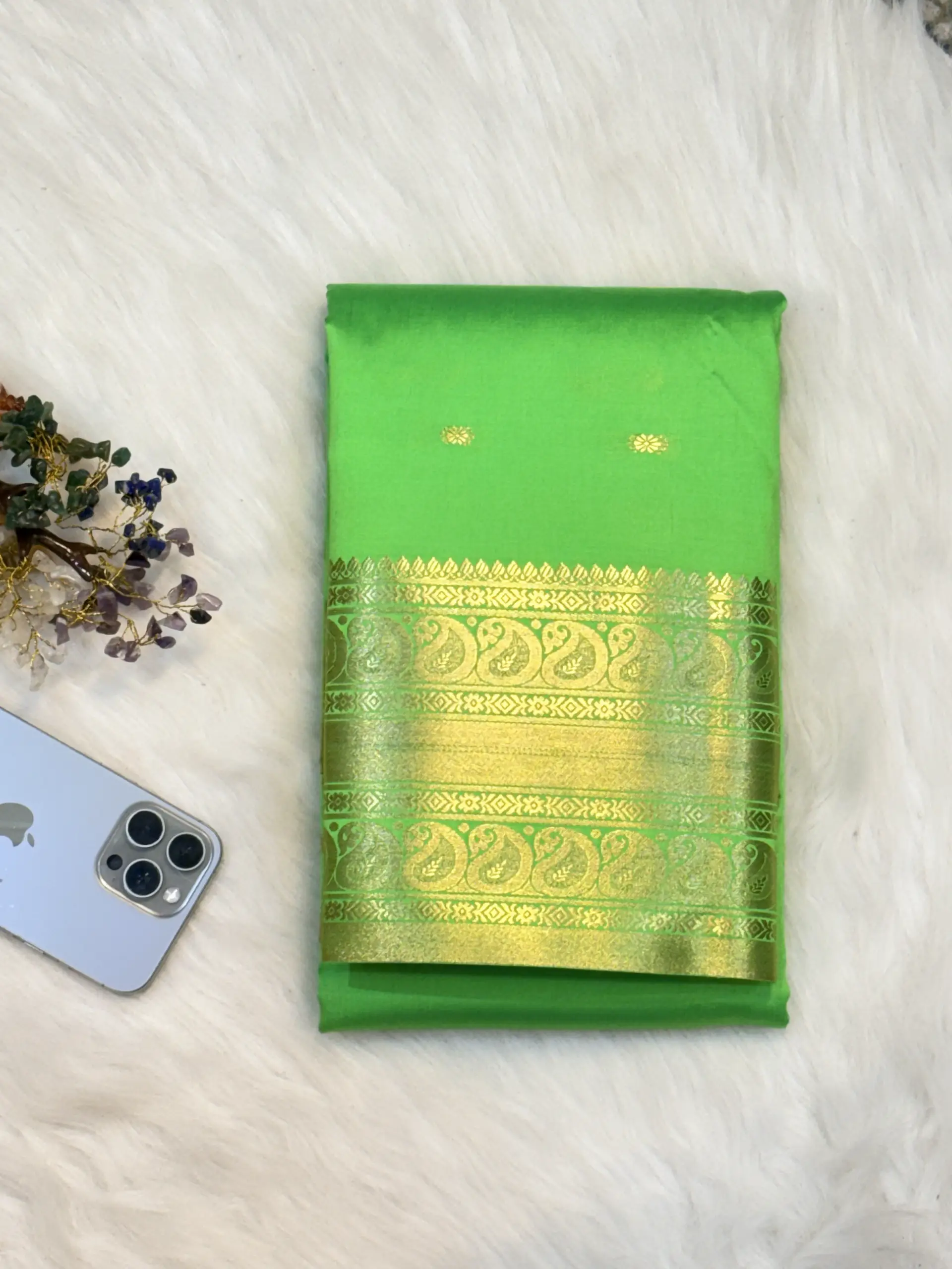 Banarasi Soft Silk Saree – Elegant Green with Golden Zari Weaving, view 3