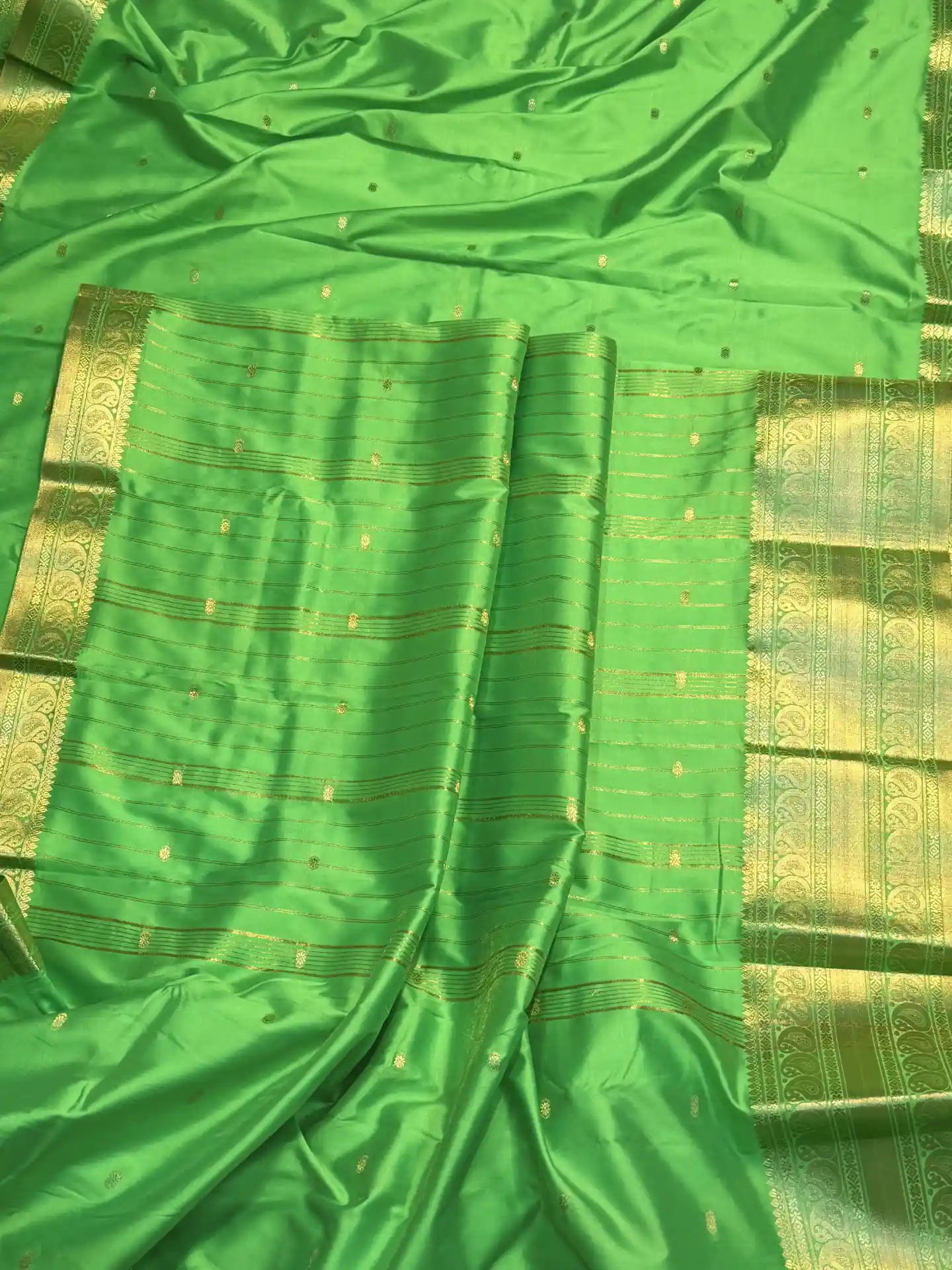 Banarasi Soft Silk Saree – Elegant Green with Golden Zari Weaving, view 4