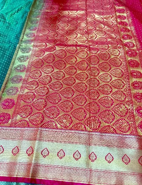 Bottle Green Banarasi Silk Saree with Golden Zari & Traditional Pallu, view 3