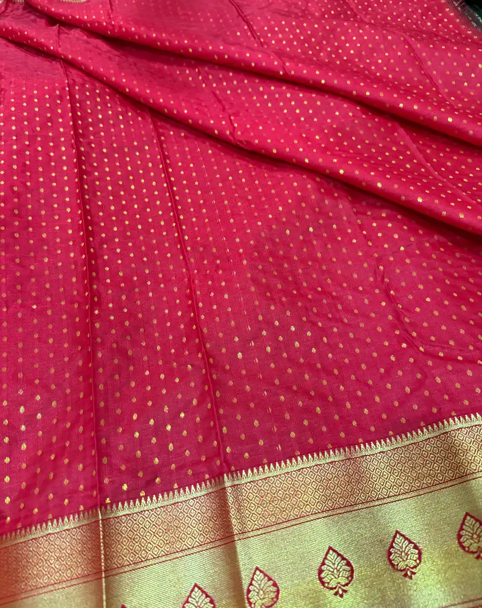 Bottle Green Banarasi Silk Saree with Golden Zari & Traditional Pallu, view 6