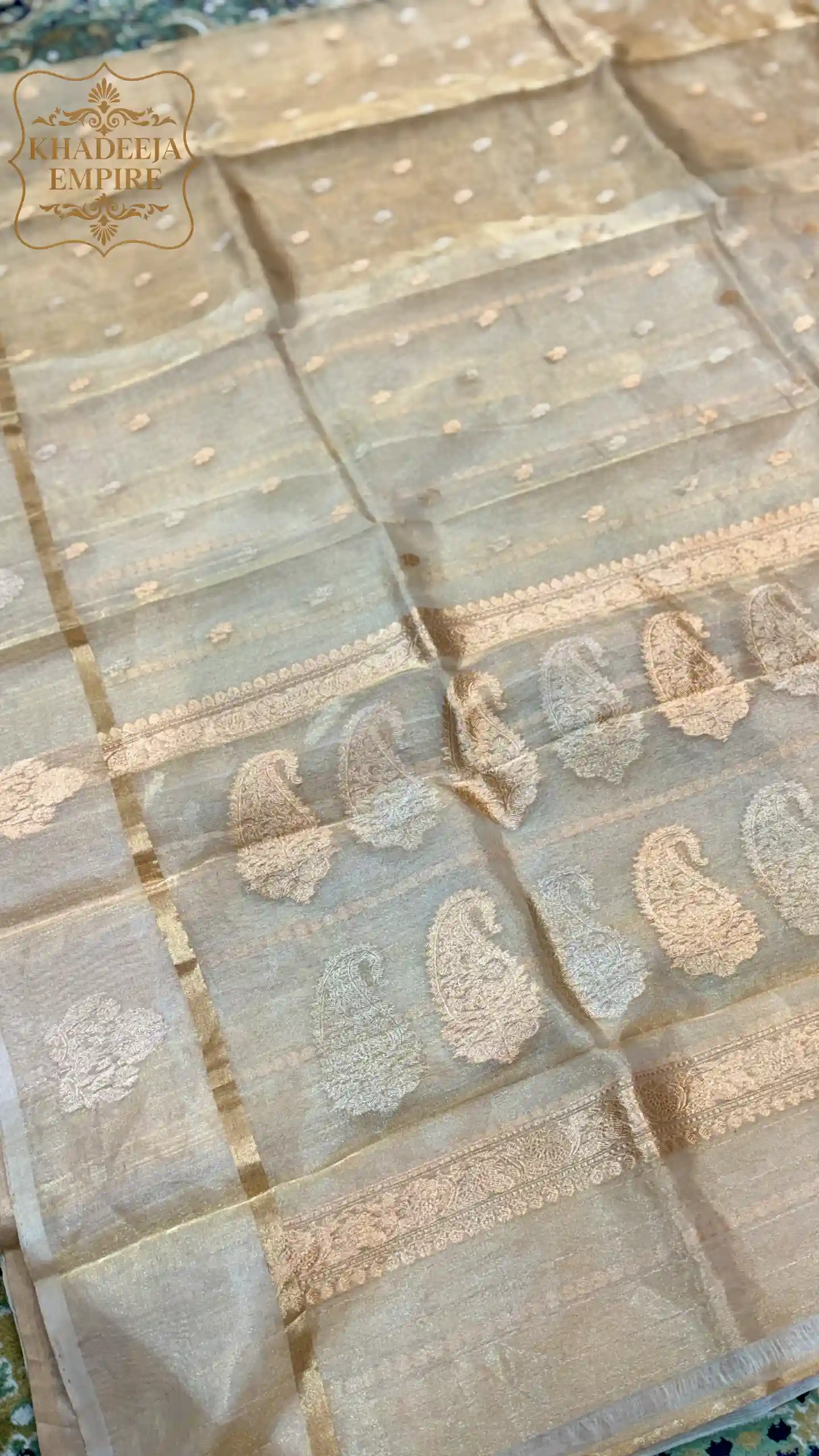 Traditional Pure Tissue Handloom Silk Banarasi Saree with Intricate Kadwa Motifs, view 2