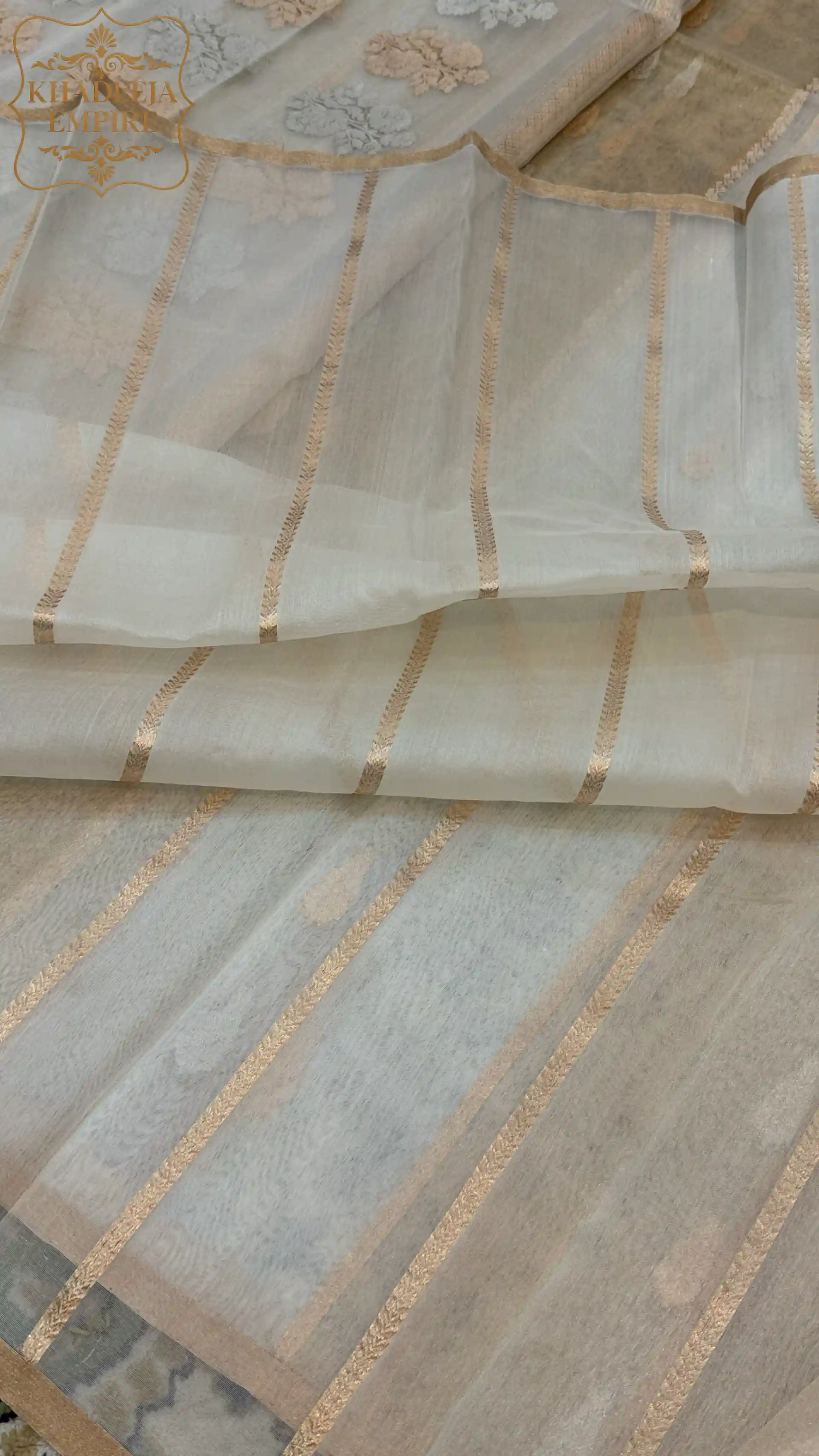 Traditional Pure Kora Tissue Handloom Silk Saree with Floral Zari Motifs, view 4