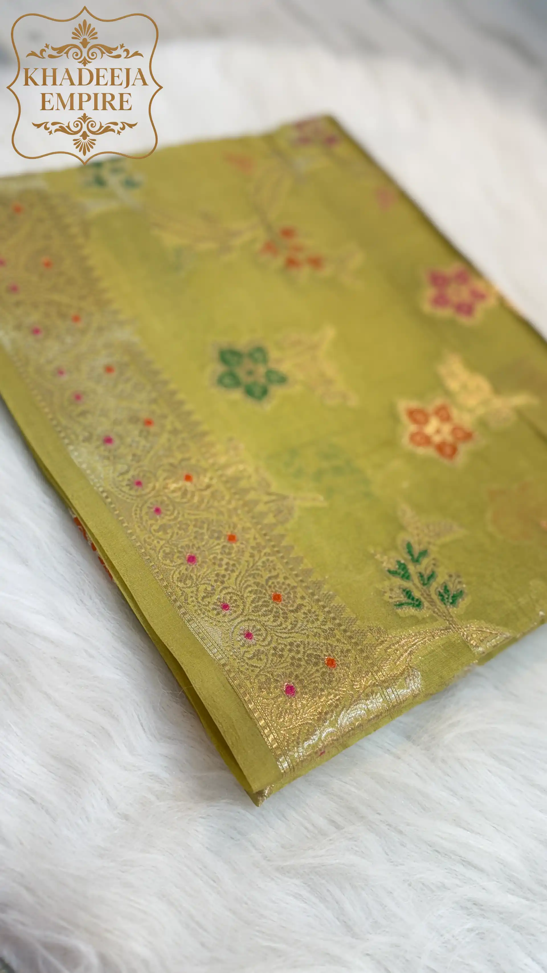 Elegant Pista Green Pure Dupion Silk Banarasi Saree with Rich Floral Zari Motifs, view 2
