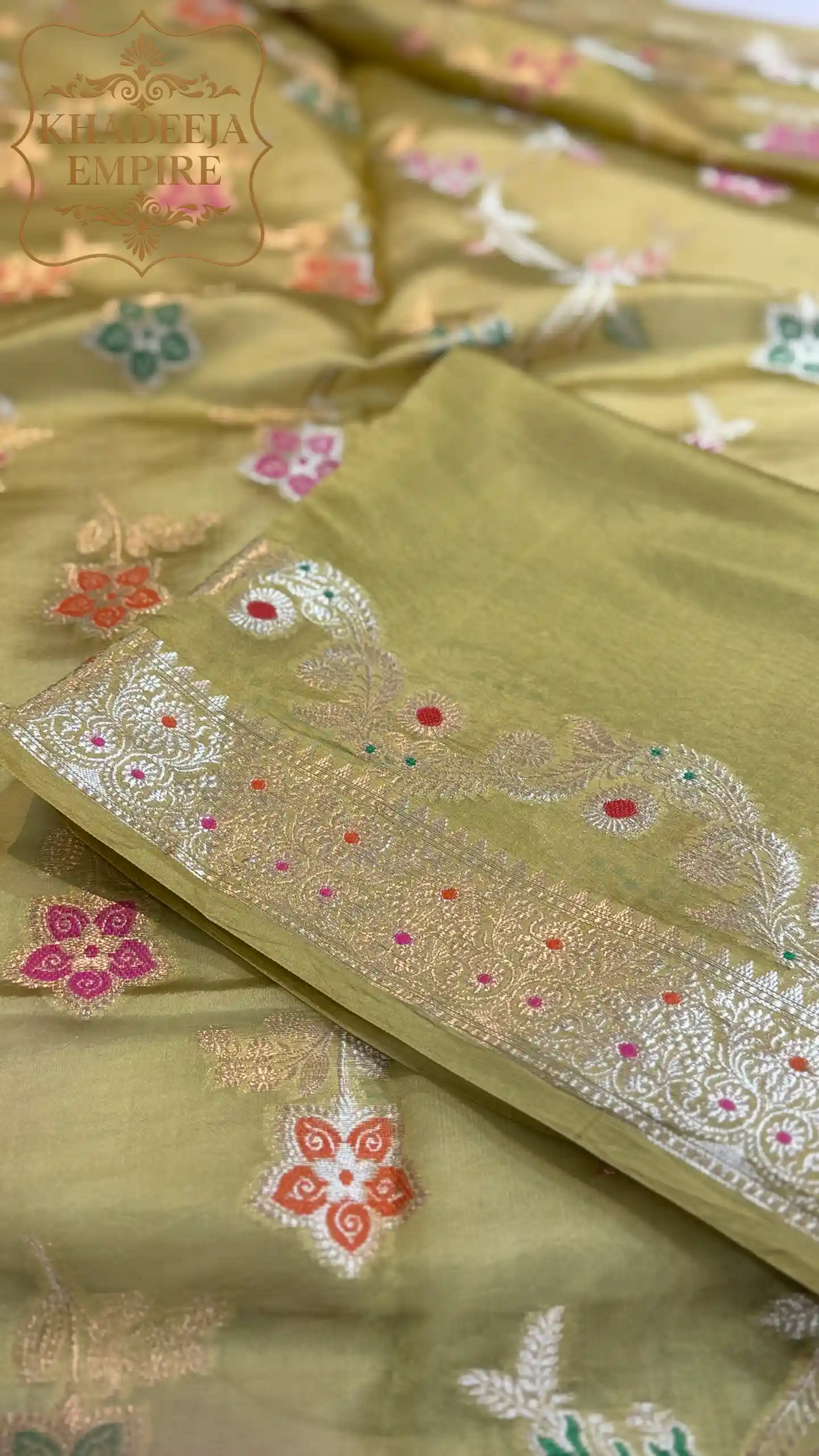 Elegant Pista Green Pure Dupion Silk Banarasi Saree with Rich Floral Zari Motifs, view 6