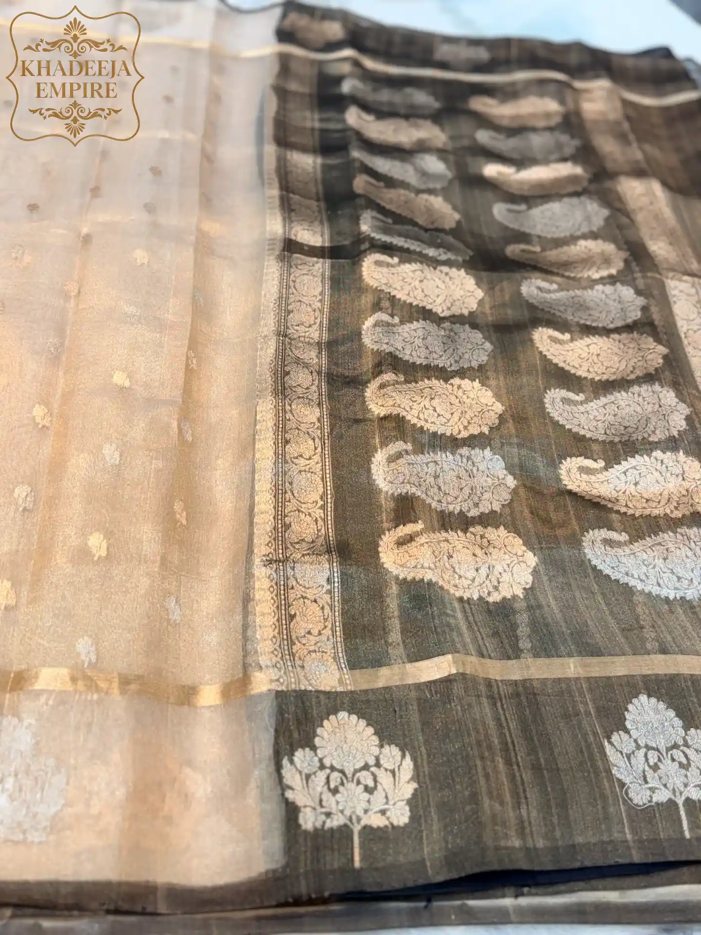 Timeless Beige Kadwa Kora Tissue Banarasi Handloom Saree with Traditional Sona Rupa Zari Work, view 3