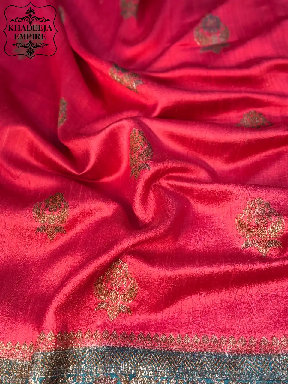 Royal Red & Green Handloom Dupion Silk Banarasi Saree with Intricate Zari Floral Weave, view 3