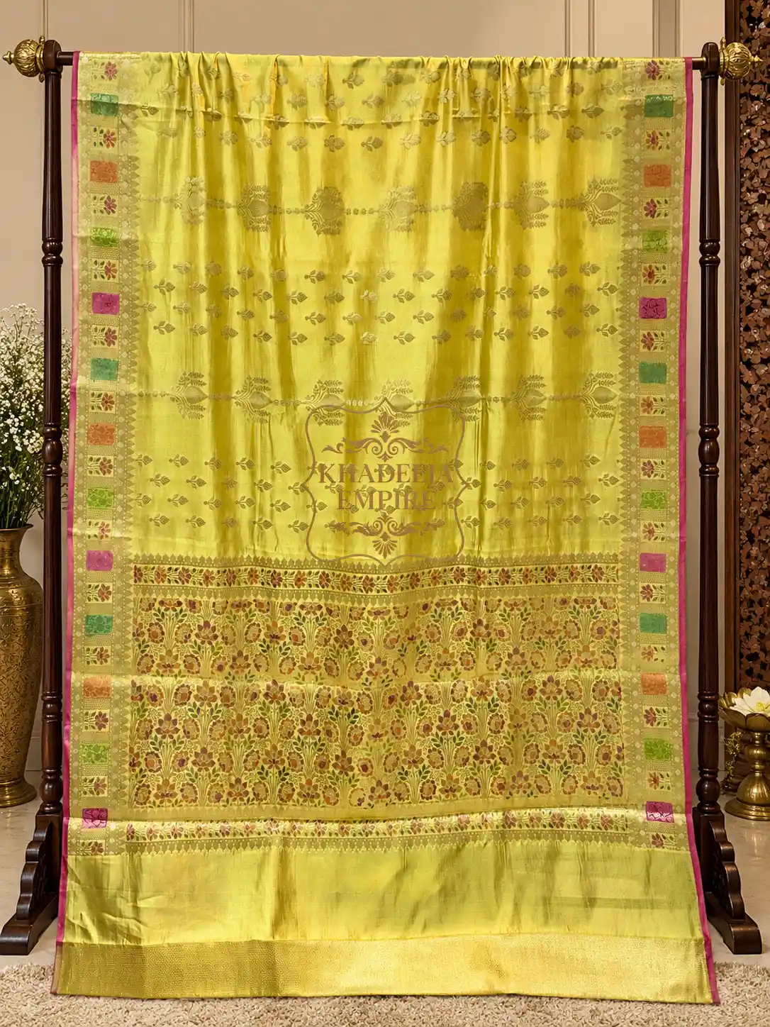 Traditional Lime Green Pure Mango Silk Banarasi Handloom Saree, view 2