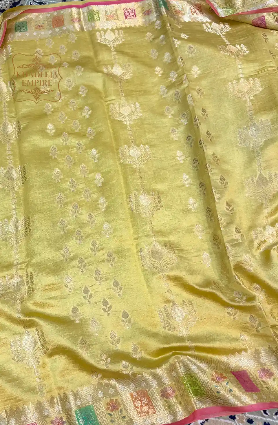 Traditional Lime Green Pure Mango Silk Banarasi Handloom Saree, view 4