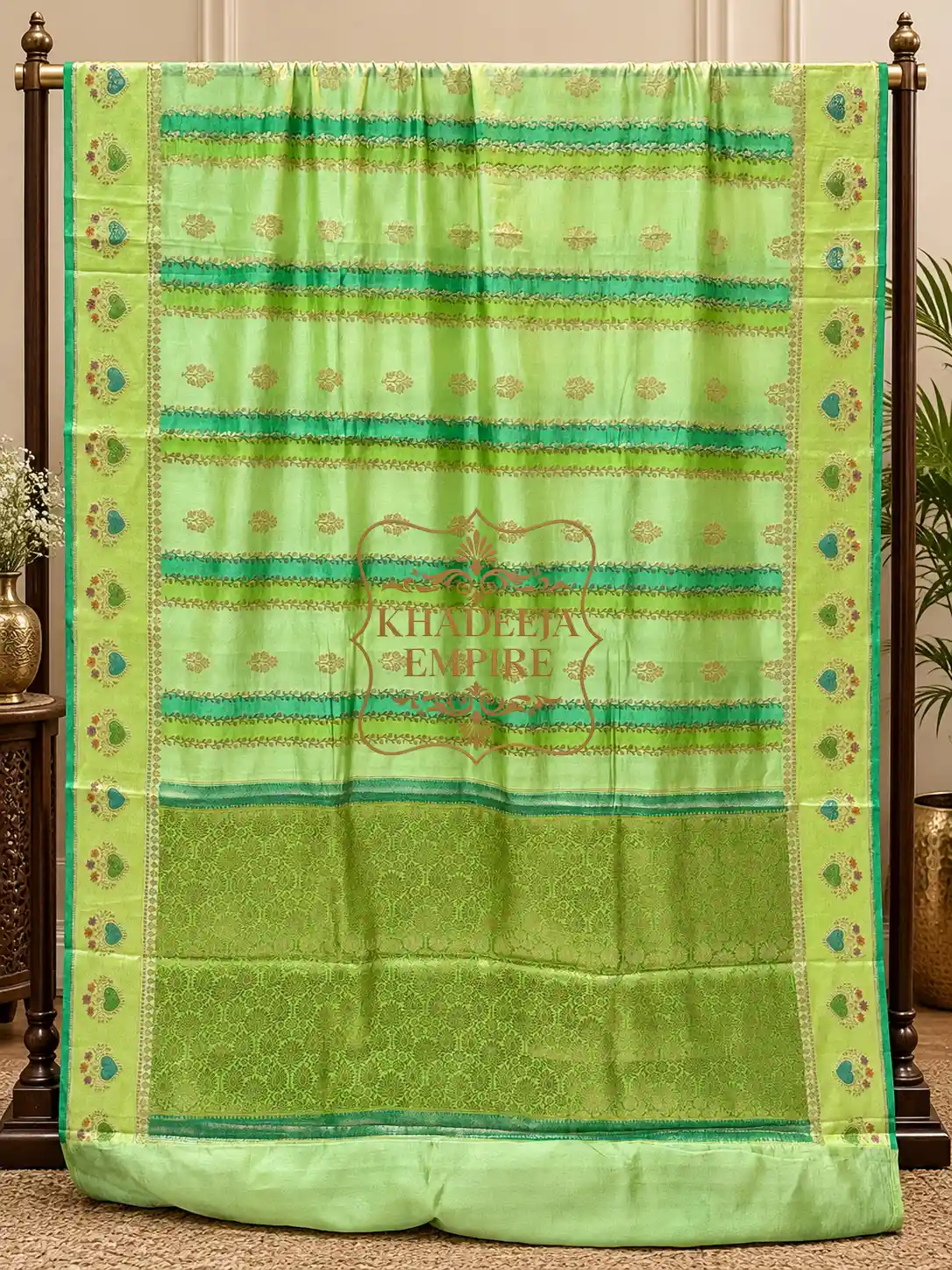 Traditional Green Pure Mango Silk Banarasi Handloom Saree, view 2
