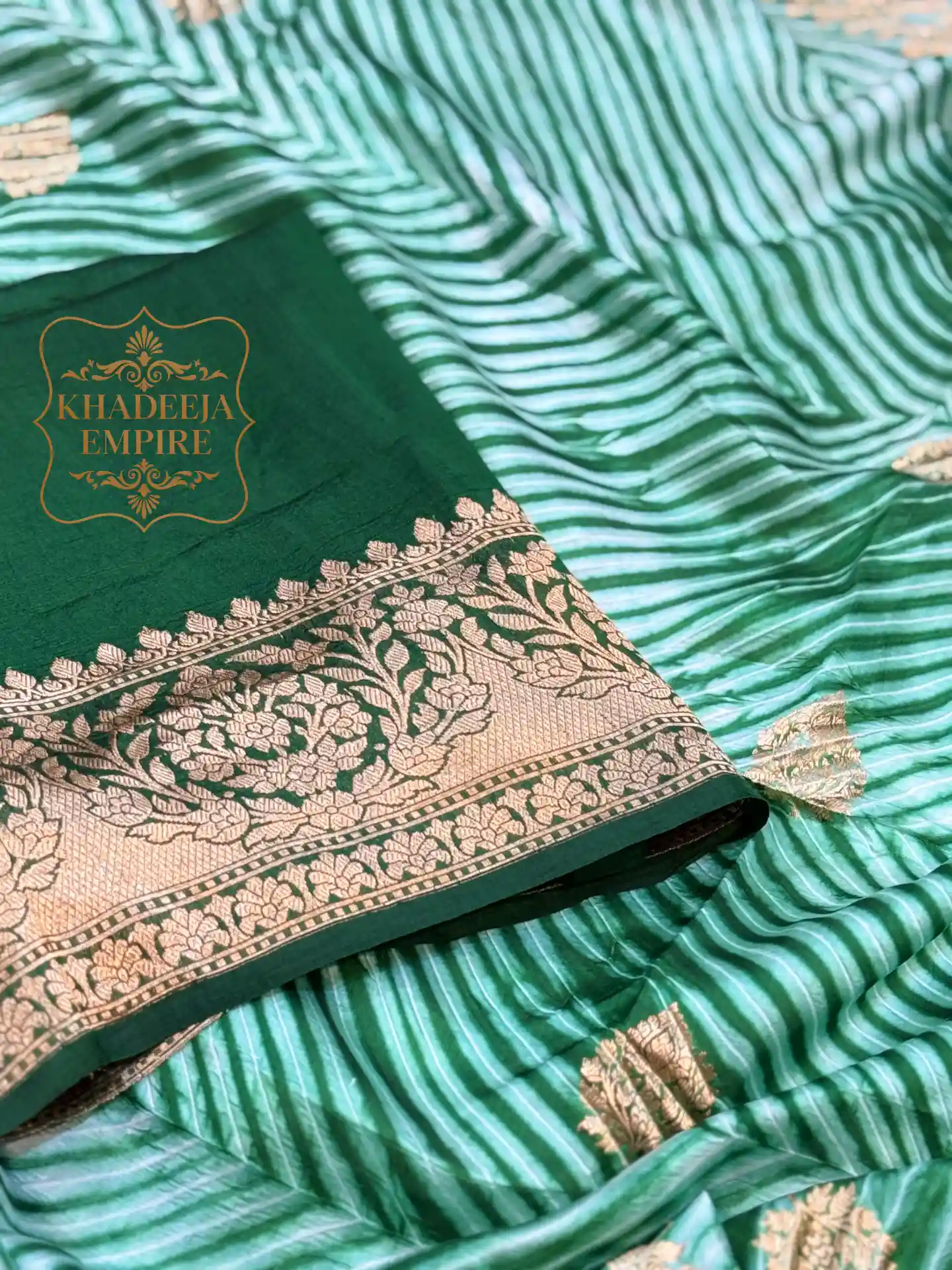 Green Pure Mango Silk Handloom Kadwa Banarasi Saree with Intricate Gold Zari Butis, Traditional Rich Pallu, view 4