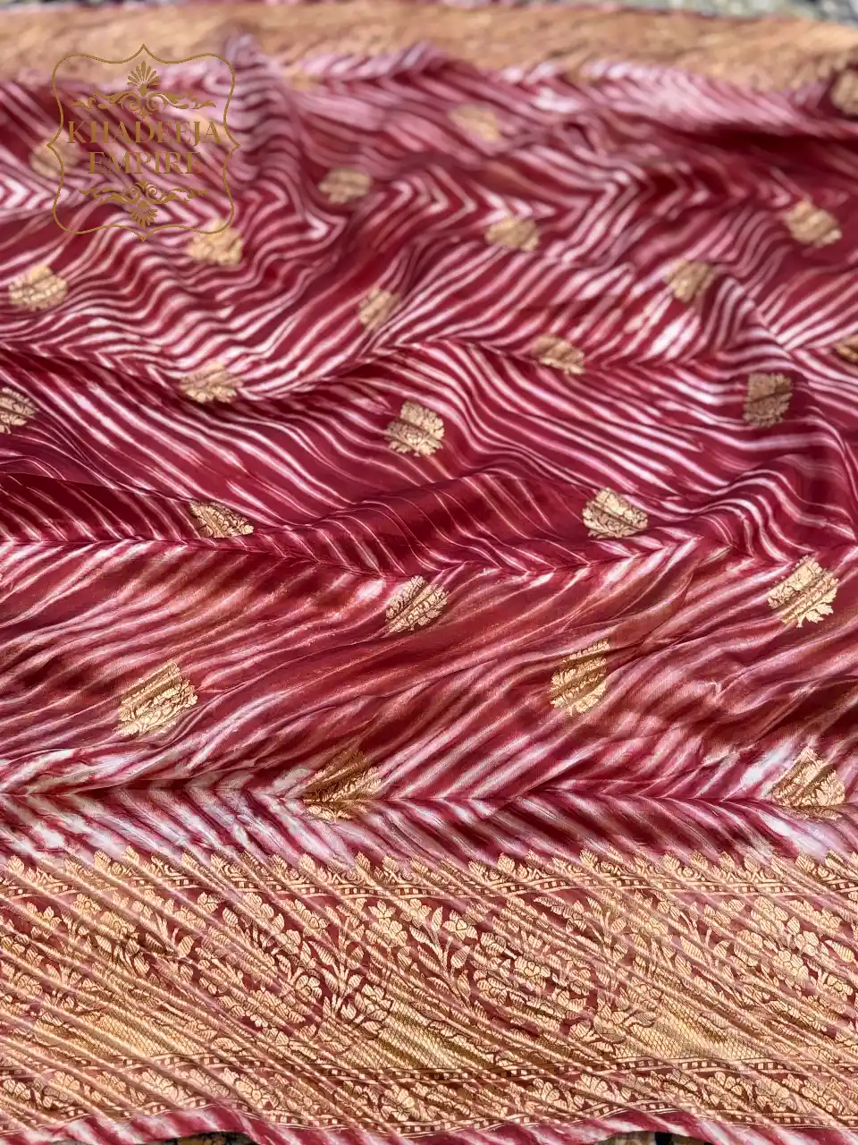 Red Pure Mango Silk Handloom Kadwa Banarasi Saree with Gold Zari Butis, Rich Woven Pallu, view 3