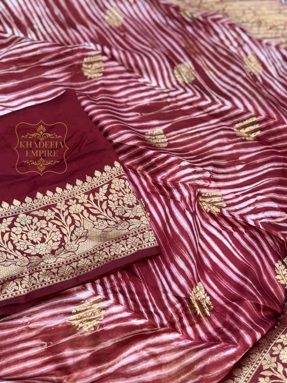 Red Pure Mango Silk Handloom Kadwa Banarasi Saree with Gold Zari Butis, Rich Woven Pallu, view 4