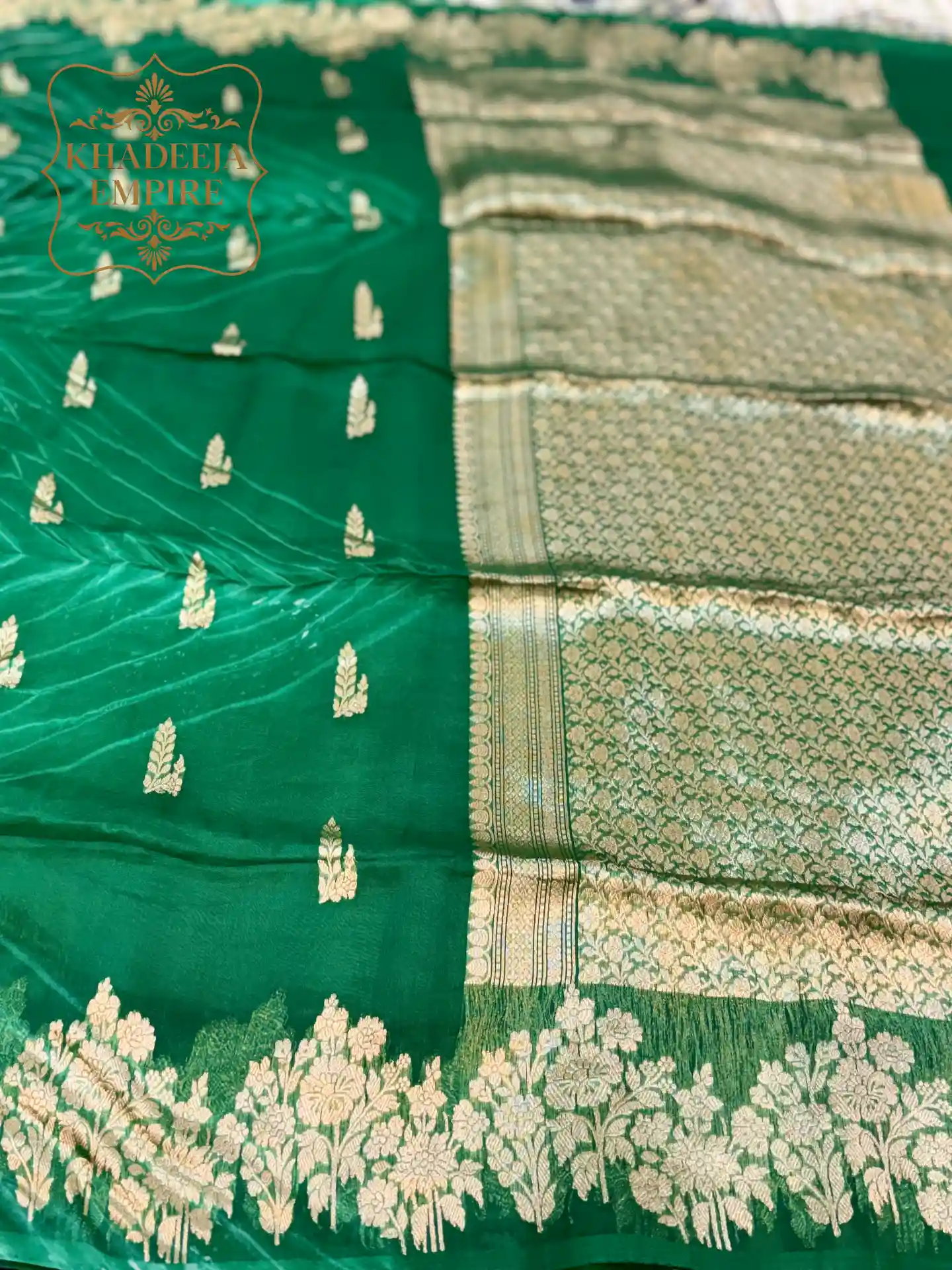 Green Pure Kora Silk Handloom Banarasi Saree with Gold Zari Butis, Intricate Floral Border & Rich Brocade Pallu, view 2