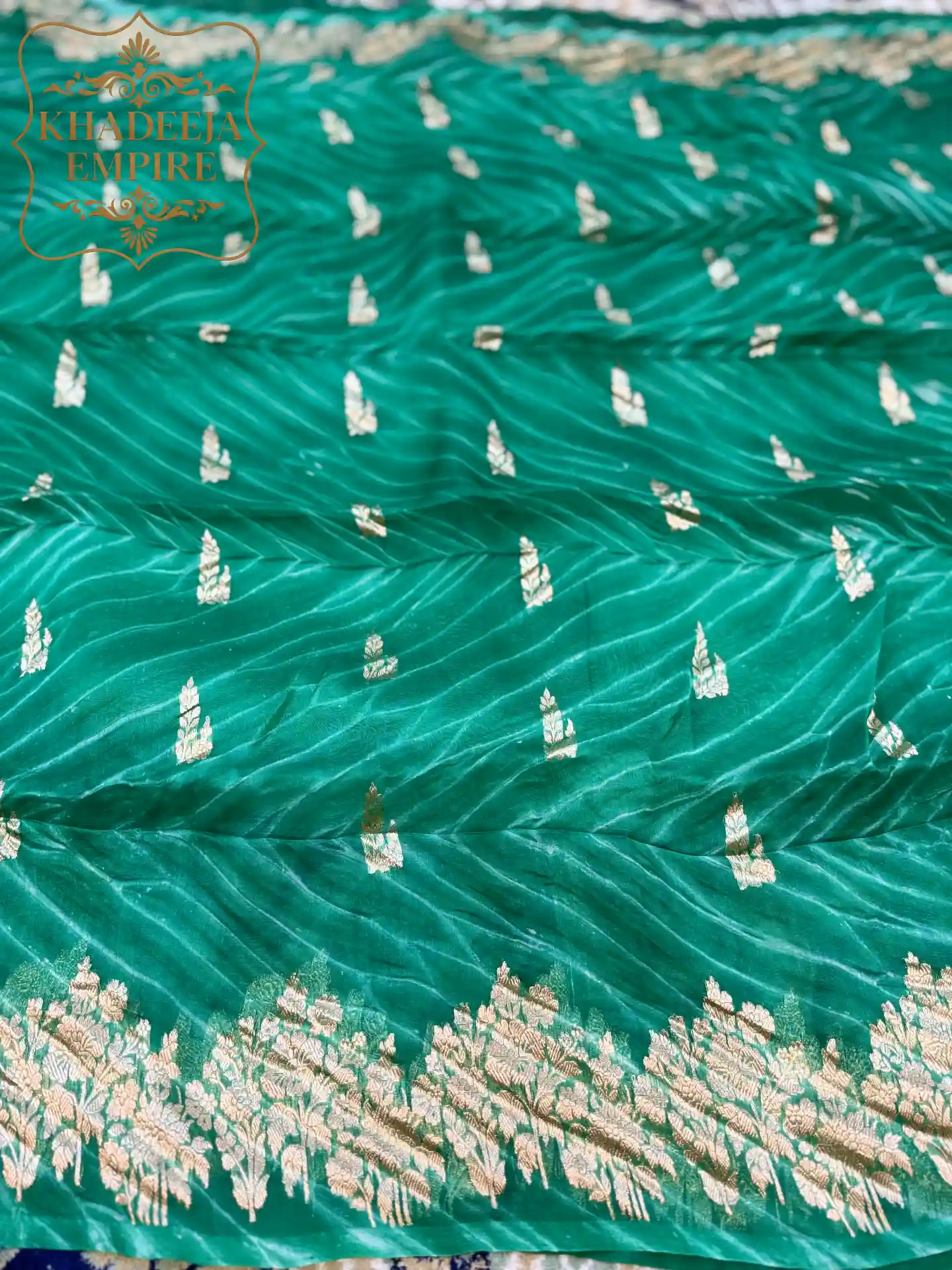 Green Pure Kora Silk Handloom Banarasi Saree with Gold Zari Butis, Intricate Floral Border & Rich Brocade Pallu, view 3